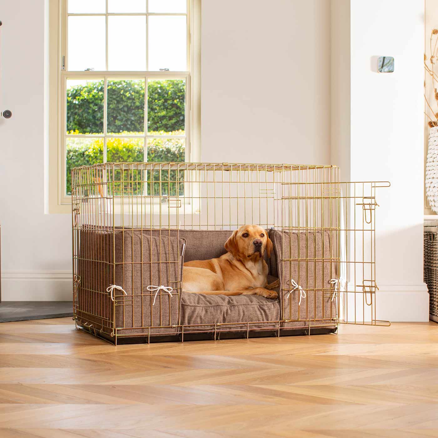 Dog Crate with Cushion & Bumper in Inchmurrin Umber by Lords & Labradors