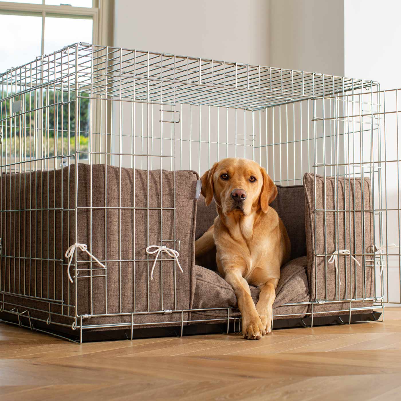 Dog Crate with Cushion & Bumper in Inchmurrin Umber by Lords & Labradors