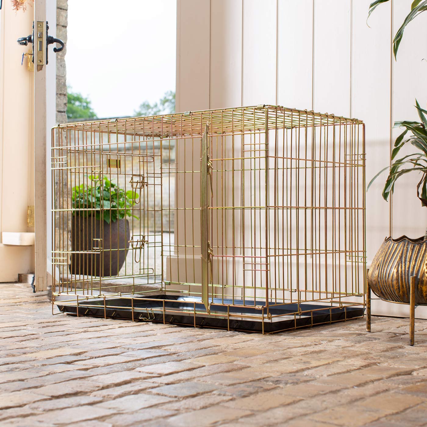 Discover, Imperfect deluxe heavy duty Iridescent Gold dog crate, featuring two doors for easy access and a removable tray for easy cleaning! The ideal choice to keep new puppies safe, made using pet safe galvanised steel! Available now in 5 sizes and three stunning colours at Lords & Labradors