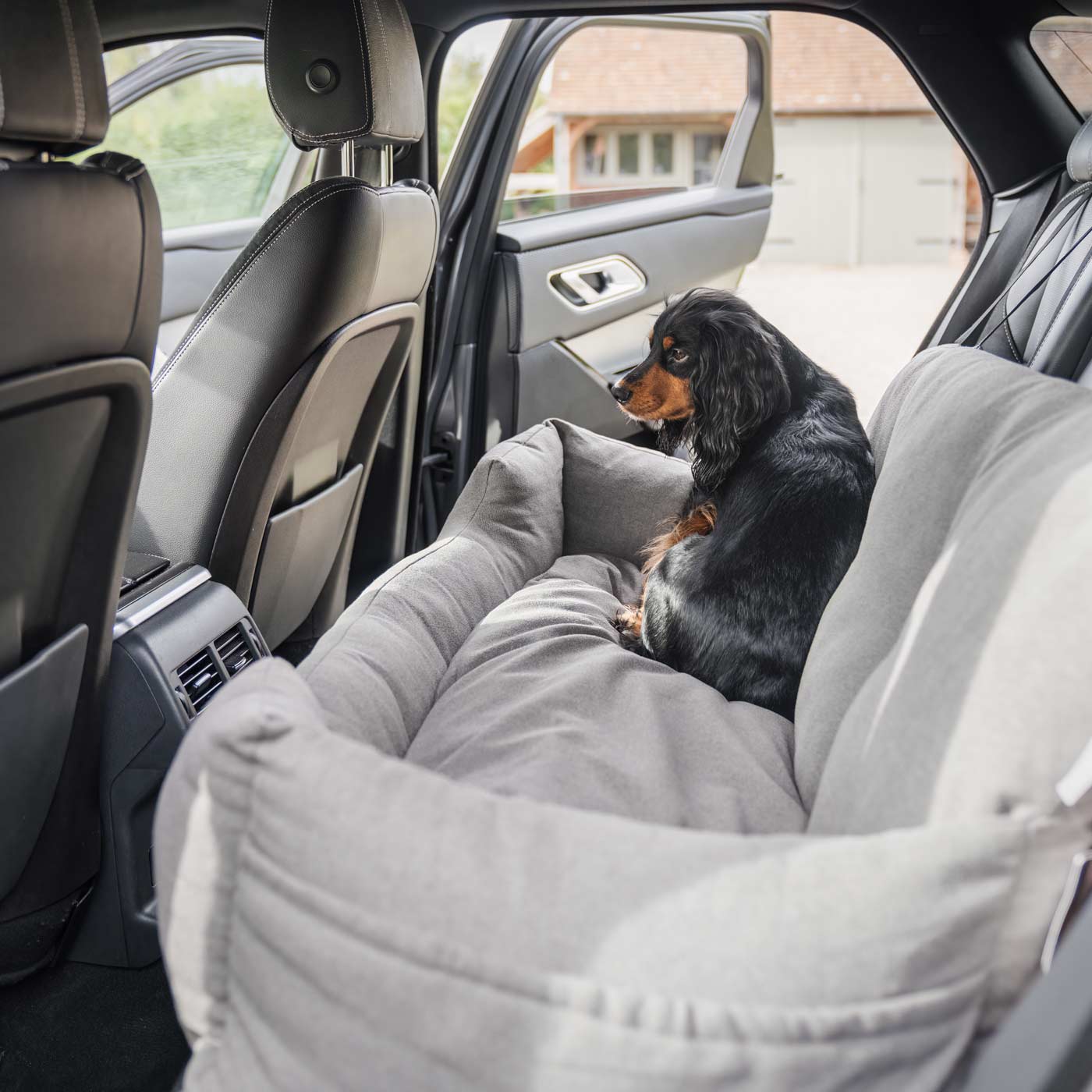 Embark on the perfect pet travel with our luxury Double Easy Traveller Seat! Featuring removable inner cushion with with cover for easy cleaning! Available now at Lords & Labradors    