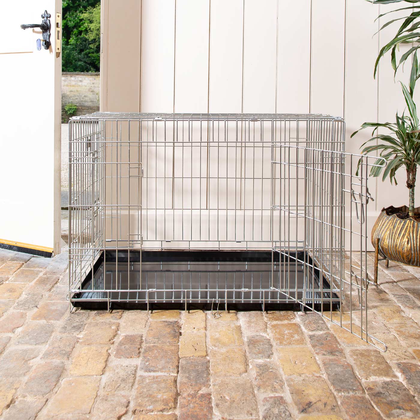 Discover, Imperfect deluxe heavy duty Silver dog crate, featuring two doors for easy access and a removable tray for easy cleaning! The ideal choice to keep new puppies safe, made using pet safe galvanised steel! Available now in 5 sizes and three stunning colours at Lords & Labradors