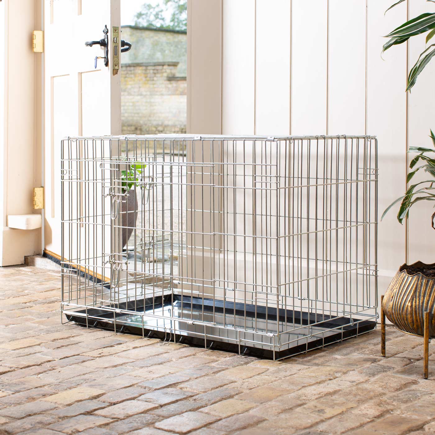 Discover, Imperfect deluxe heavy duty Silver dog crate, featuring two doors for easy access and a removable tray for easy cleaning! The ideal choice to keep new puppies safe, made using pet safe galvanised steel! Available now in 5 sizes and three stunning colours at Lords & Labradors