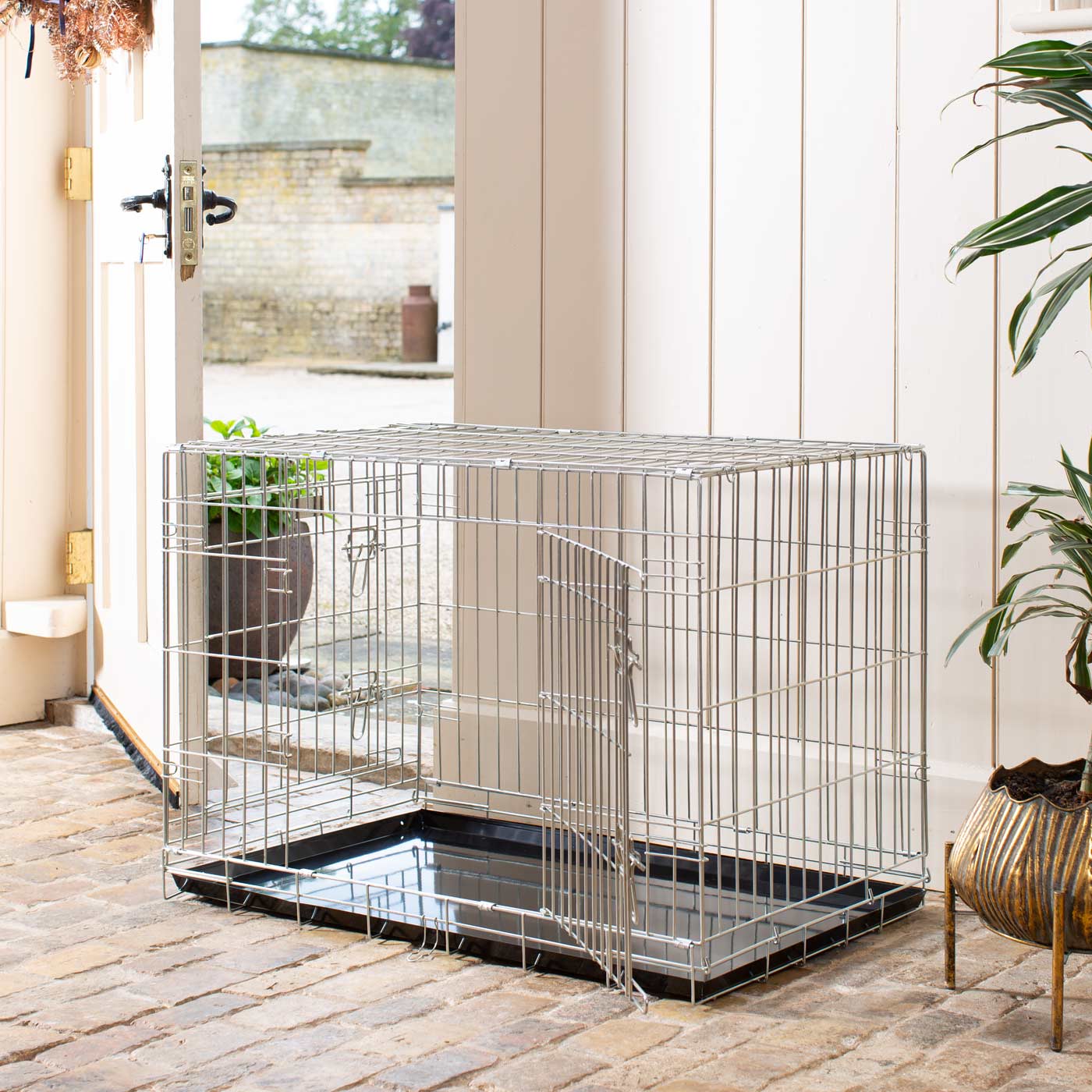 Discover, Imperfect deluxe heavy duty Silver dog crate, featuring two doors for easy access and a removable tray for easy cleaning! The ideal choice to keep new puppies safe, made using pet safe galvanised steel! Available now in 5 sizes and three stunning colours at Lords & Labradors