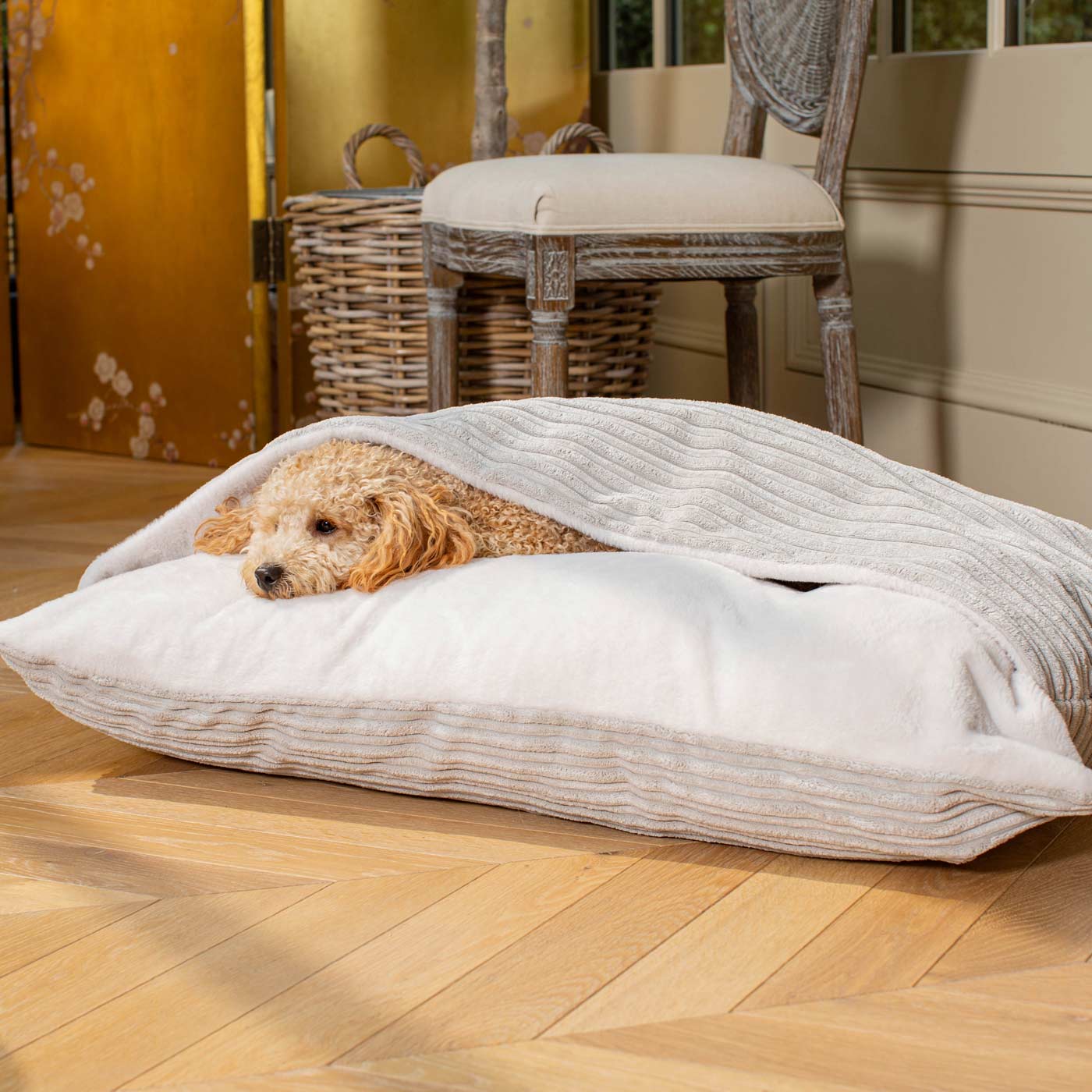 Sleepy Burrows Bed In Light Grey Essentials Plush By Lords & Labradors