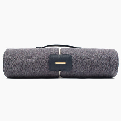 Embark on the perfect pet travel with our luxury Travel Mat in Oxford Herringbone. Featuring a Carry handle for on the move once Rolled up for easy storage, can be used as a seat cover, boot mat or travel bed! Available now at Lords & Labradors